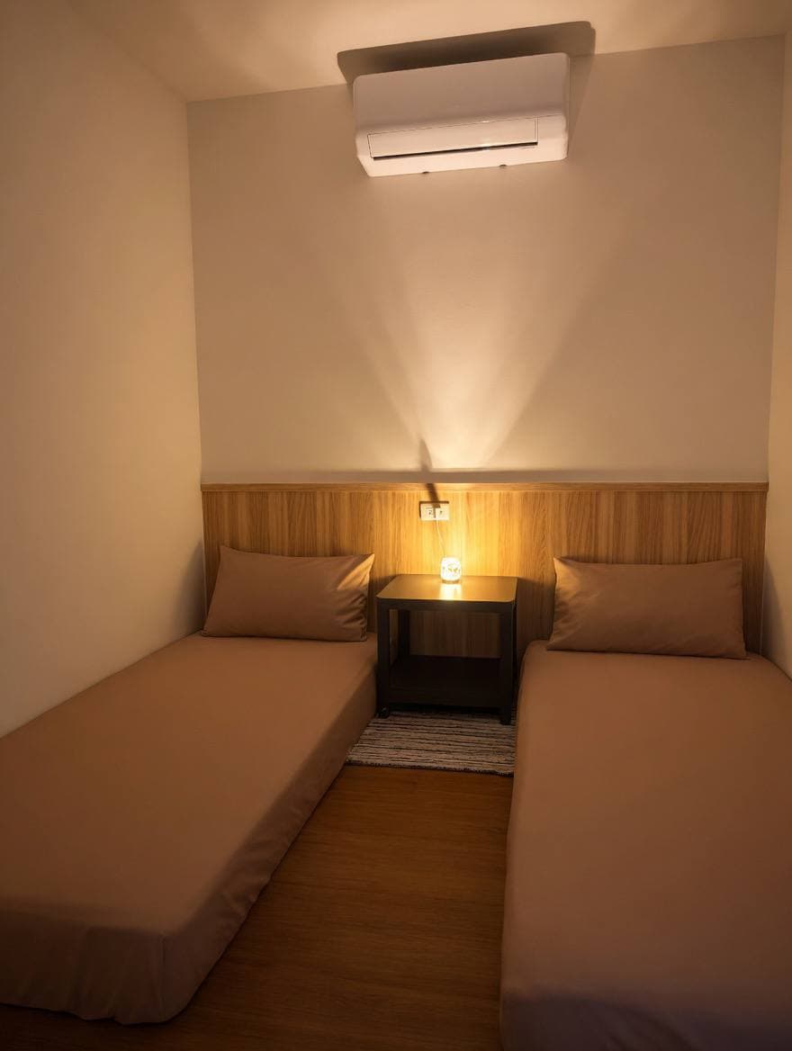 福隆車站出站30秒 一間屋和鳴雙人房木質地板實景