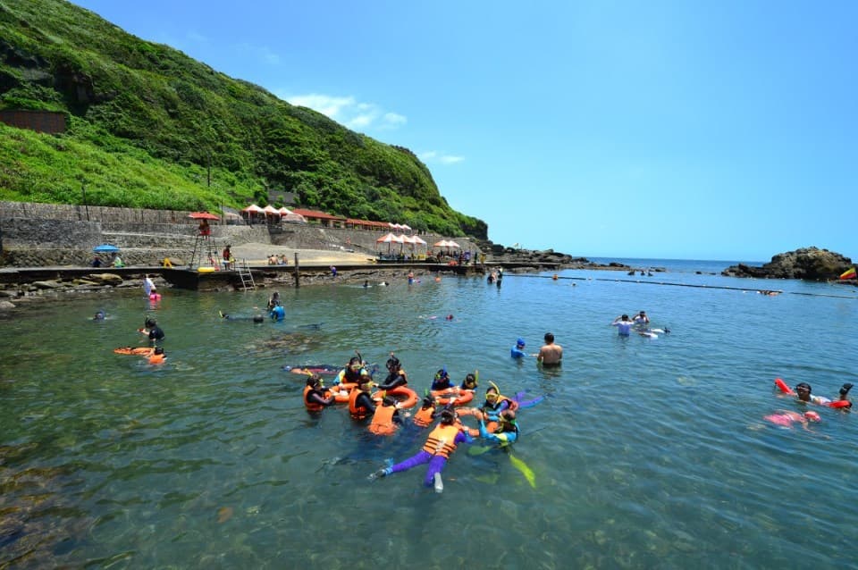 龍洞灣海洋公園海灣全景 貢寮戲水潛水景點